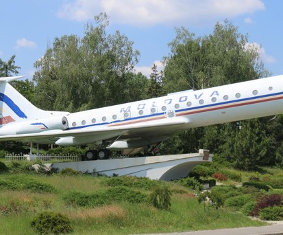Flugzeug bei der Anfahrt zum Flughafen Chisinau: Die Regierung will einen neuen Betreiber.
