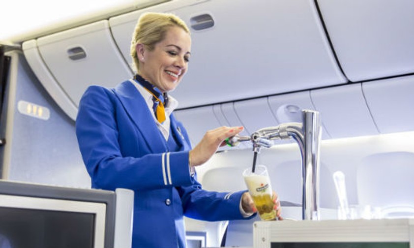 Biertrolley von KLM: Ob das Bier schmeckt wie in der Bar?