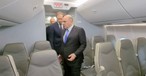 Russlands Ministerpräsident Mikhail Mishustin betritt die neu gebaute Tupolev Tu-214: Der Economy Class ...