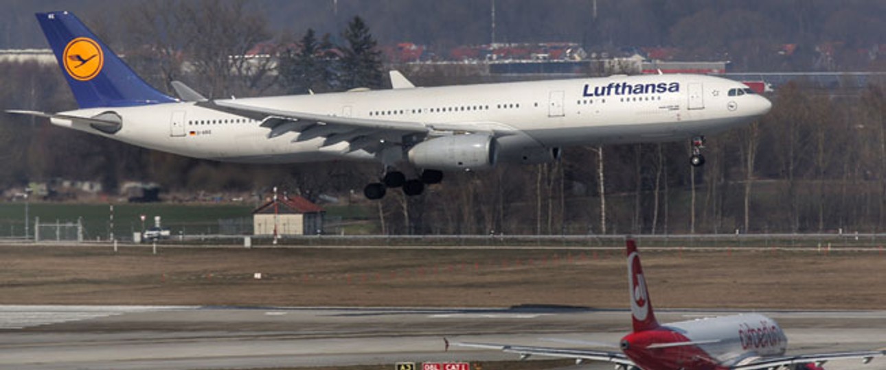 Lufthansa- und Air-Berlin-Maschinen: Eine Übernahme ist derzeit nicht geplant.