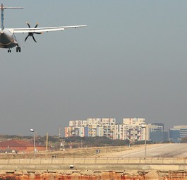 Flieger im Anflug auf den Airport Sde Dov: Ein Bild aus der Vergangenheit.