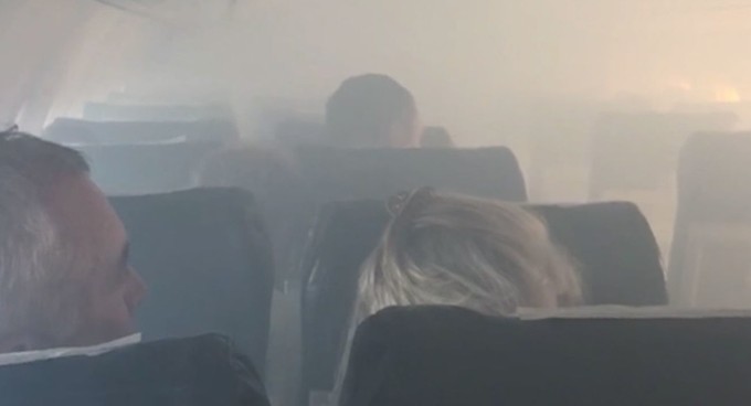 Während des Fluges füllte sich die Kabine mit Rauch. Schuld war ein Triebwerksbrand.