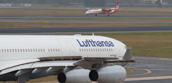 Die Air-Berlin-Dash-8 wirkt daneben richtig winzig.