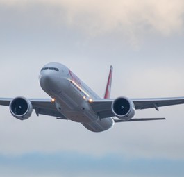 An der gesamten Flotte der Boeing 777 hat Swiss eine spezielle Folie aufgetragen, um den Luftwiderstand zu reduzieren