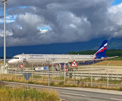 Airbus A321 von Aeroflot in Genf (Archivbild 2022): Steht noch immer am Flughafen - und verwittert.