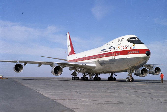 Bei der Boeing 747 war Rot die vorherrschende Farbe.