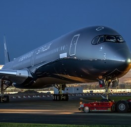 starlux airlines airbus a350 1000 airsorayama 01