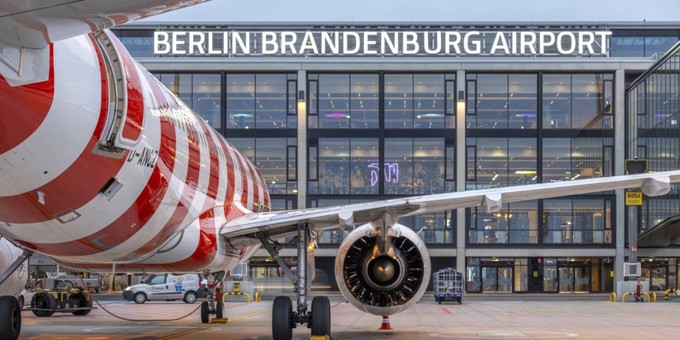 Condor-Flugzeug am BER: Fliegt auch nach Dubai.