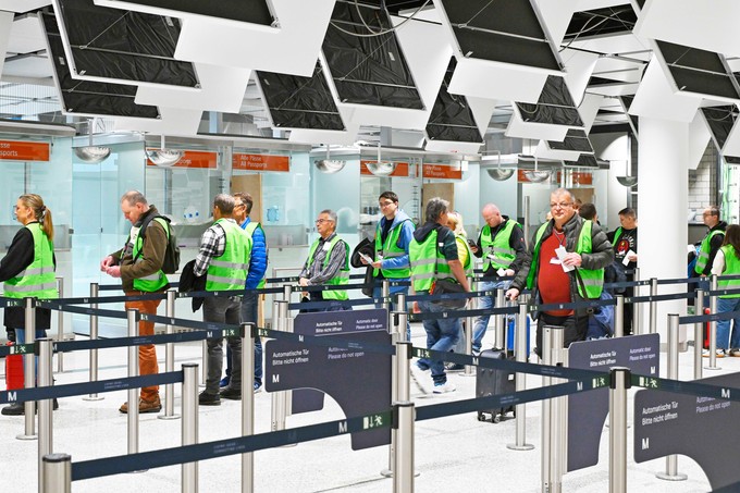 1500 Männer und Frauen haben das neue Pier freiwillig getestet.