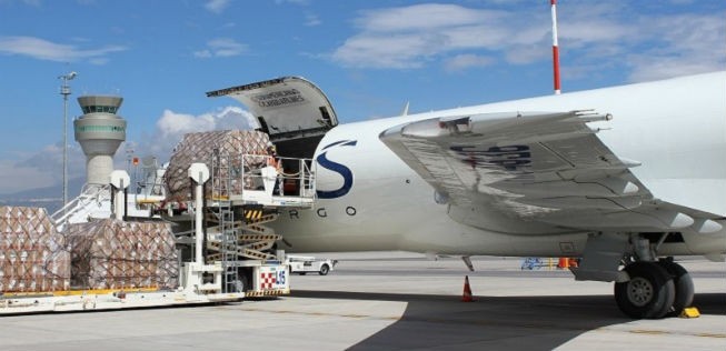 Boeing sammelt 10 Frachter-Orders ein: Cargo Air aus Bulgarien, Lineas Aereas Suramericanas (LAS) Cargo aus Kolumbien (im Bild) bekommen je 2 737-800BCF. Air Algerie unterzeichnete eine Absichtserklärung zum Kauf von zwei 737-800BCFs. Ein noch ungenannter Kunden bestellt 4 Boeing 767BCF.
