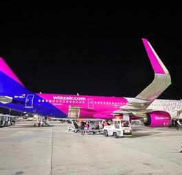 Airbus A321 Neo von Wizz Air: Die Ungarn verlegen für zwei Monate zahlreiche Flüge von Dortmund nach Köln.