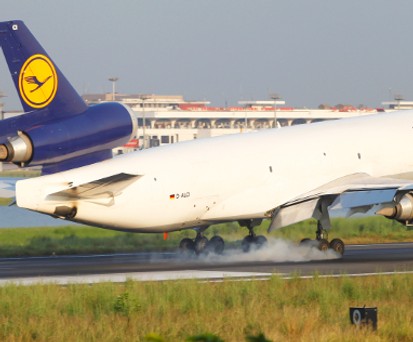 MD-11 von Lufthansa Cargo landet in Dhaka: Mangelhafte Abfertigung.