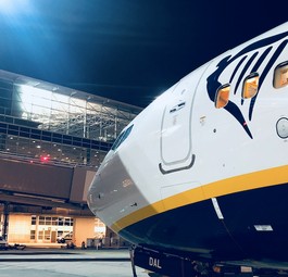 Boeing 737 von Ryanair am Gate:  Neuer Manager am Steuerhorn.