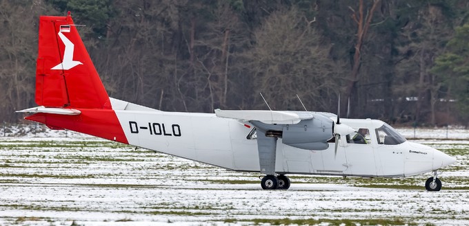 Flugplatz Uetersen/Heist: Die Britten-Norman BN-2 Islander mit dem Kennzeichen D-IOLO ...