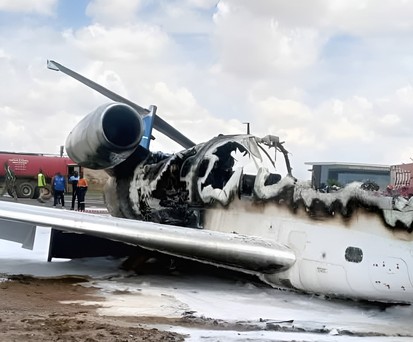 Das Wrack der Embraer ERJ 145: Total ausgebrannt.