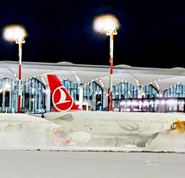 Ungewöhnlicher Anblick: Das Terminal mit Schnee.