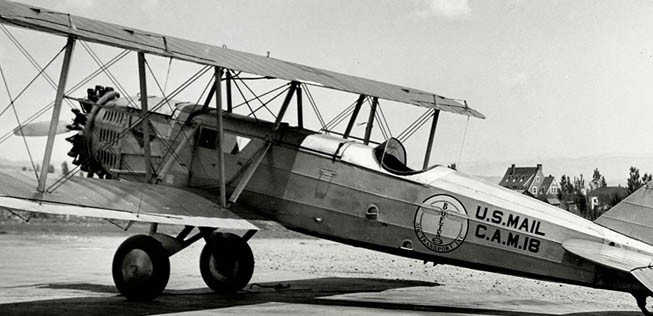 Das Nachfolgemodell 40 dagegen war ein Großerfolg. Es wurde zwischen 1925 und 1932 gebaut, Boeing konnte 44 Stück absetzen. Neben Post konnte der Flieger erstmals auch zwei Passagiere in einer kleinen Kabine mitführen. Geschwindigkeit: bis zu 168 Kilometer pro Stunde.