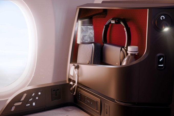 Der Fokus von Delta liegt auf den Annehmlichkeiten, insbesondere auf dem Brillenhalter.