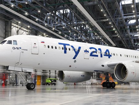 Tu-214 in einer Halle: S7 Airlines steht kurz vor der Bestellung von 100 Exemplaren.