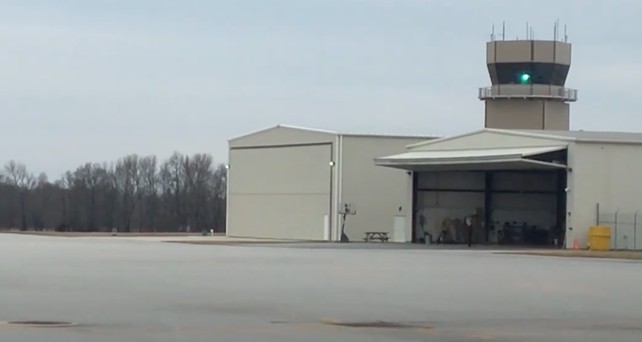 Grünes Licht aus einem Tower: Lichtsignale können den Funk ersetzen.