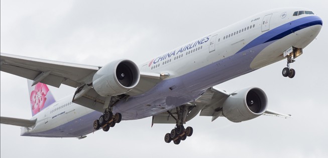 Flieger von China Airlines: Die Fluggesellschaft muss ihre Athen-Passagiere im Sommer auf Dritt-Airlines umbuchen.