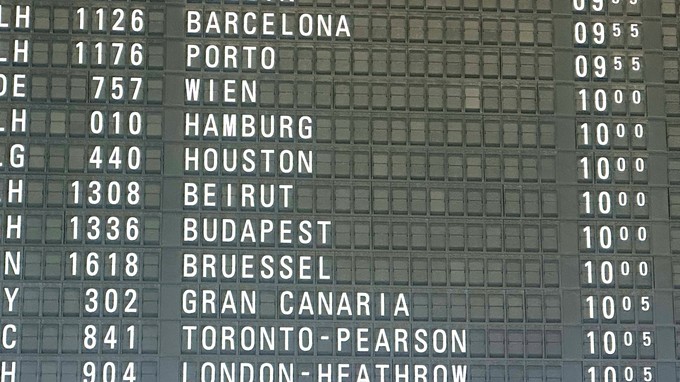 Der Sonderflug auf der Anzeigetafel.