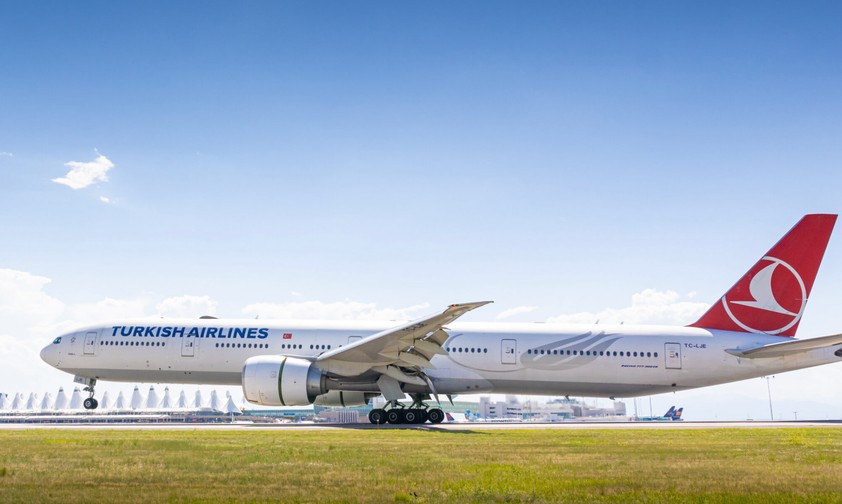 TC-LJE (hier in Denver): Die Boeing 777-300 ER stellte für Turkish Airlines einen Rekord auf. 