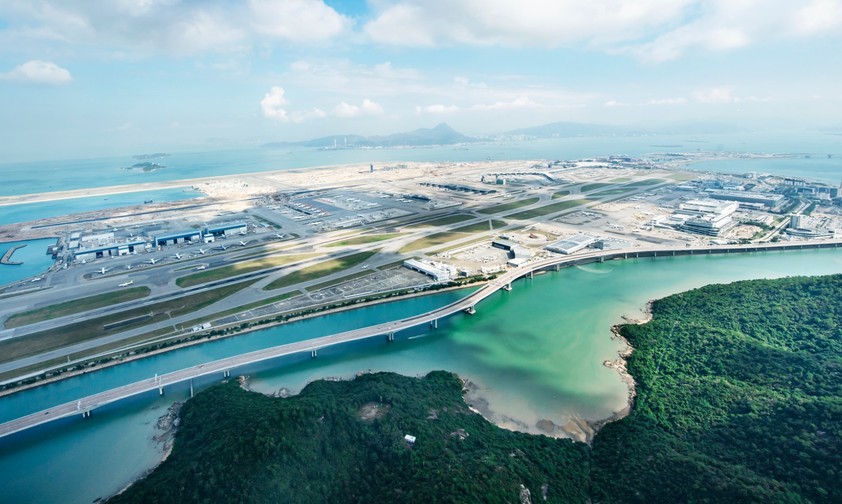 Flughafen Hongkong: Hätte die Piste schneller geräumt werden müssen?