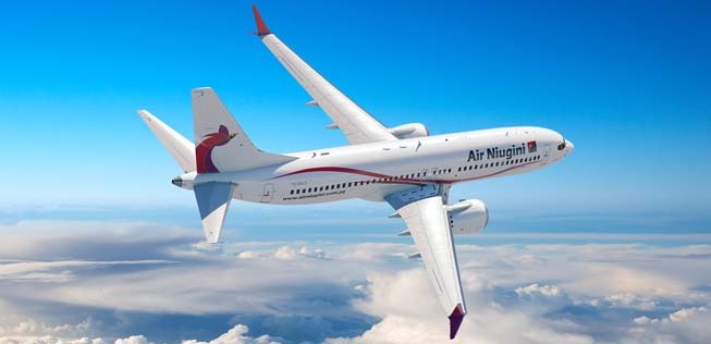 Boeing 737 Max in den Farben von Air Niugini. Die Airline erneuert ihre Flotte.