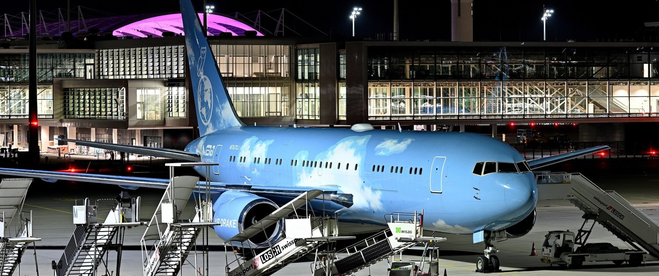 Air Drake in Hamburg: Das Flugzeug ist seit dem 21. September in Hamburg.