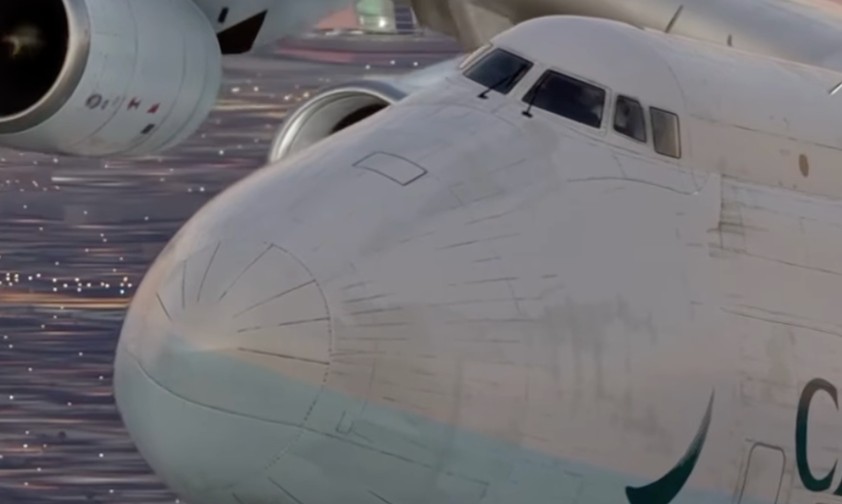 Antonov An-225 - in Bemalung von Cathay Pacific Cargo.