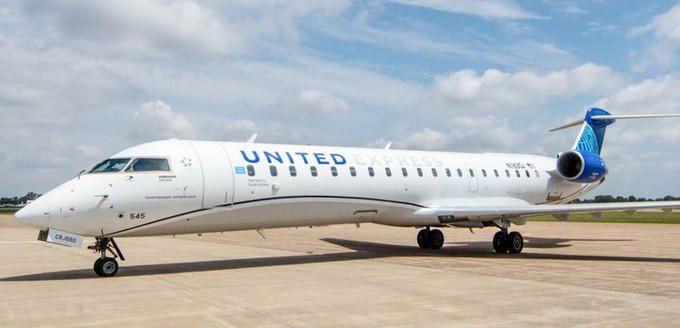 CRJ 550 von United Airlines: Die Sondervariante basiert auf der CRJ 700, hat aber weniger Sitzplätze, um Gewerkschaftsklauseln auszutricksen.