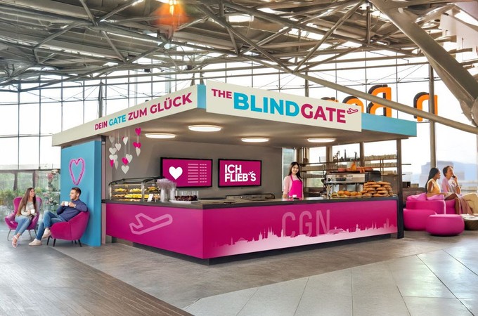 Flughafen Köln/Bonn: Der Airport gab die Eröffnung von The Blind Gate bekannt, einer neuen Pop-up-Bar speziell für Singles. Sie richte sich an Fluggäste von Eurowings, die nicht länger allein reisen möchten und sich auf ein Blind Date einließen.