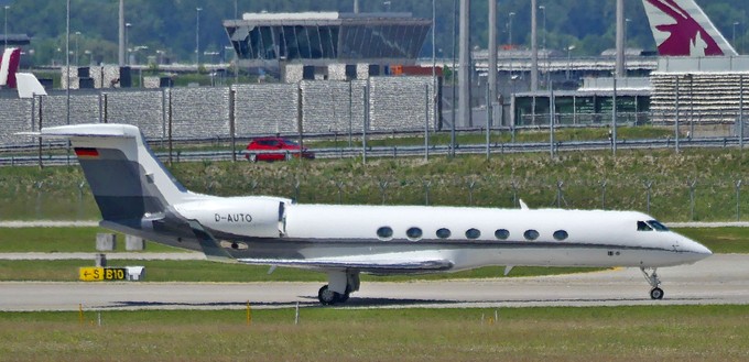 ...eine Gulfstream G550 mit dem Kennzeichen D-AUTO...