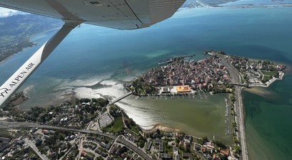 Rundflug zur Aero Friredrichshafen: Blick auf die Insel Mainau