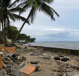 Strand in Gabons Hauptstadt Libreville: Die neuen Airlines wollen auch die Wirtschaft des Landes ankurbeln.