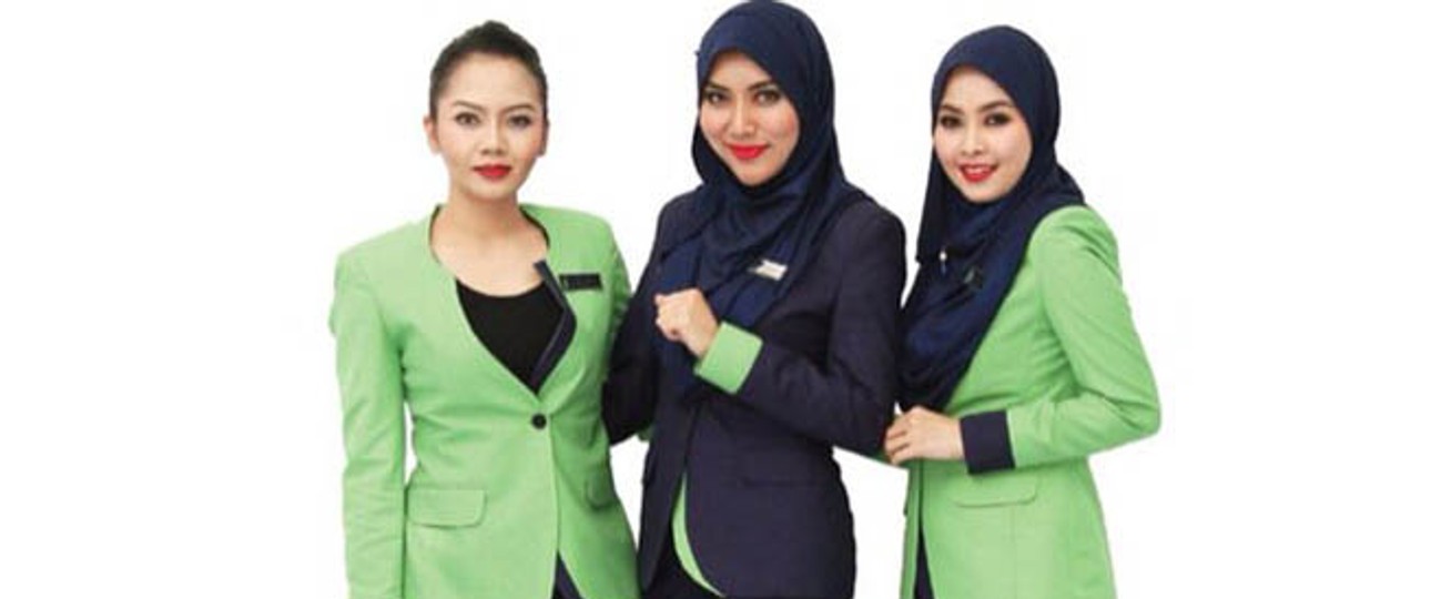 Crew von Rayani Air: Islamische Kleidung.