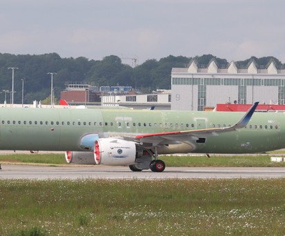 Der Airbus A321 XLR mit der Seriennummer MSN 11058 auf einem Foto von Mitte Mai: Auf dem Leitwerk ...