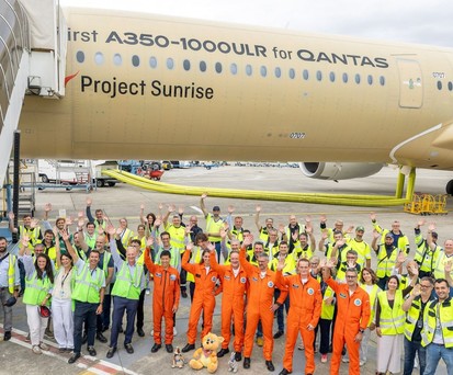 Crew des Testflugzeugs: Sie sorgt dafür, dass der Airbus A350-1000 ULR auf Herz und Nieren geprüft wird. 