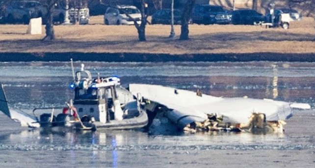 Trümmer im Potomac River: Das Unglück wäre laut NTSB vermeidbar gewesen.