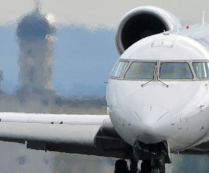 Flieger am Bodensee-Airport Friedrichshafen: Der Flughafen bekommt finanzielle Unterstützung.
