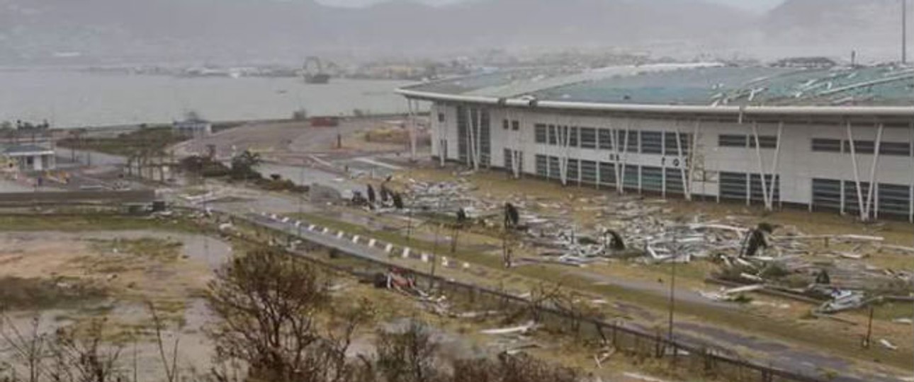 Das Video des niederländischen Verteidigungsministeriums zeigt auch den Flughafen St. Maarten (ab 2.15).