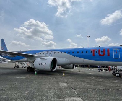 Die E195-E2 mit der Kennung OO-ETB am Flughafen Antwerpen: Alle drei E195-E2 sind aktuell am Boden.