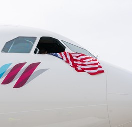 Eurowings-Cockpit mit USA-Flagge: Neue Ziele im Sommer 2020.