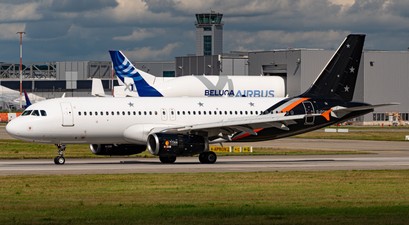 airbus 320 titan airways g powm hamburg finkenwerder