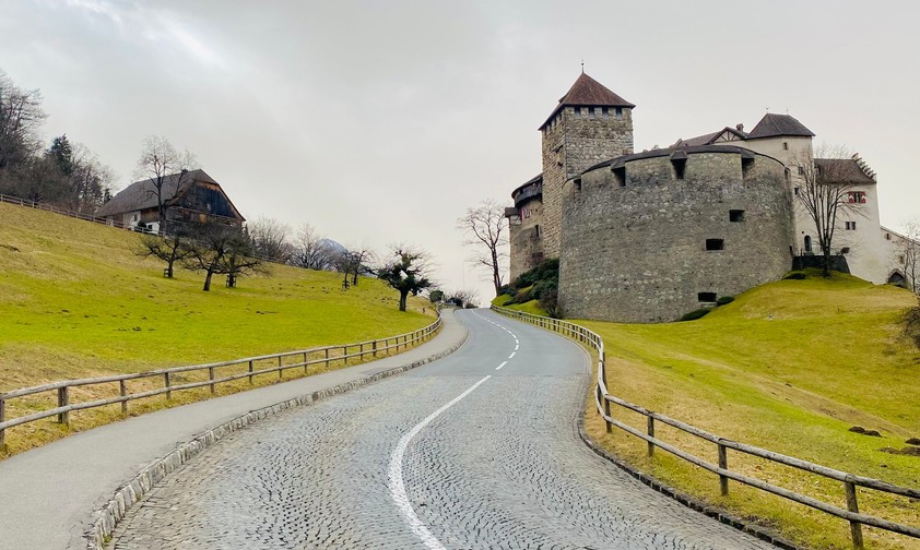 Schloss Vaduz, der Sitz des Staatsoberhauptes von Liechtenstein: Im kleinen Land sind einige Flugzeuge registriert.
