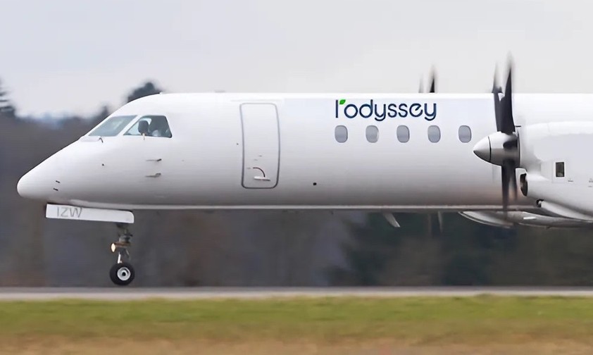 Saab 2000 mit Schriftzug von L'Odyssey (Montage): Die Airline hebt nicht ab.