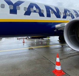 Boeing 737 von Ryanair: Die Airline merkte sich, wer sich das Geld zurück holte.