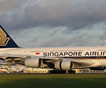 Airbus A380 of Singapore Airlines: Dining inside the superjumbo.