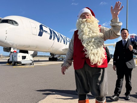 Airbus A350 von Finnair in Melbourne: Der Weihnachtsmann fliegt selbstverständlich mit der finnischen Nationalairline nach Australien.